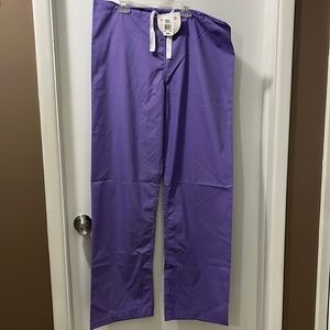 New with tags Urbane Scrub pants straight leg, purple, size Tall Small